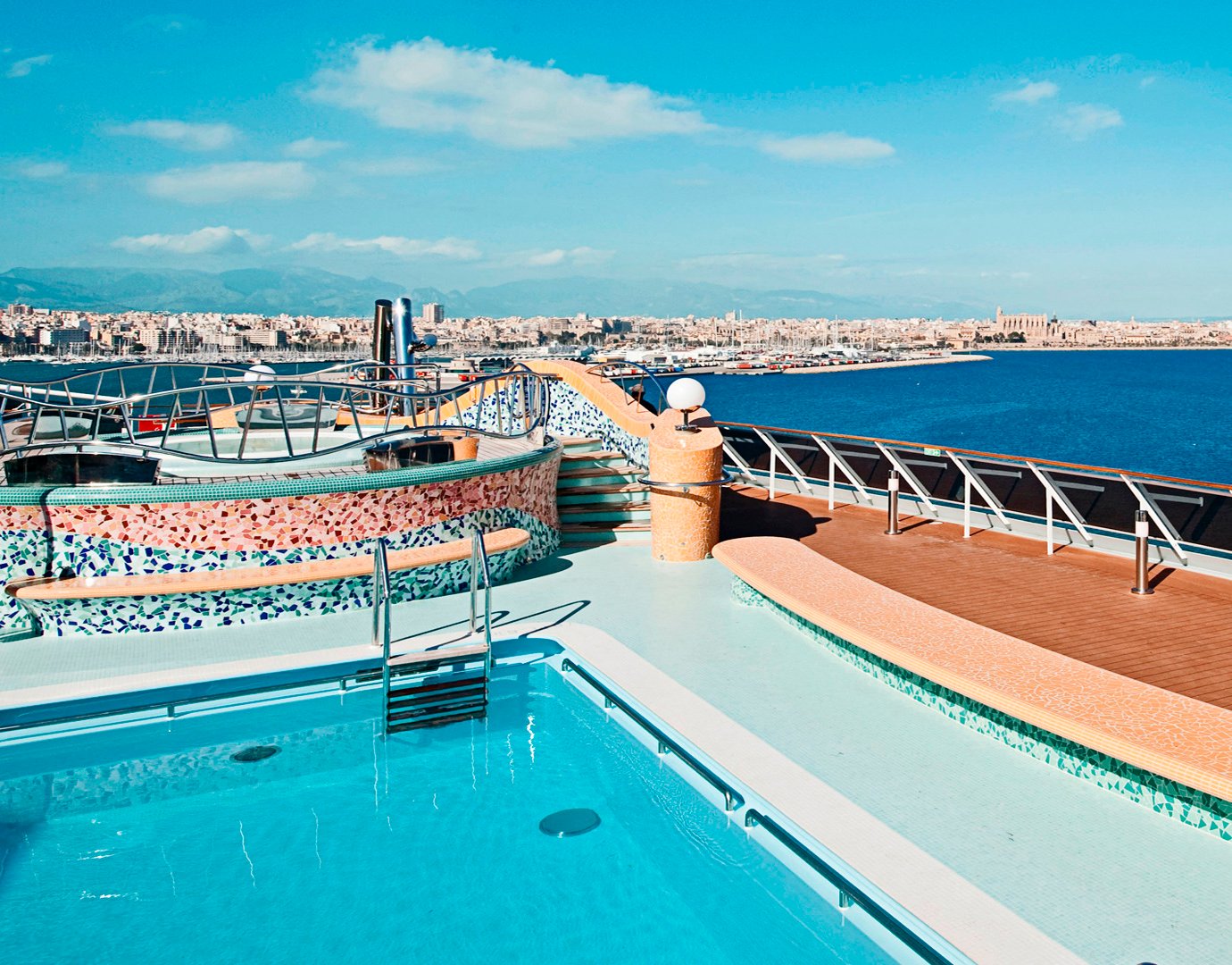 MSC Fantasia Entertainment Lido Catalano 02