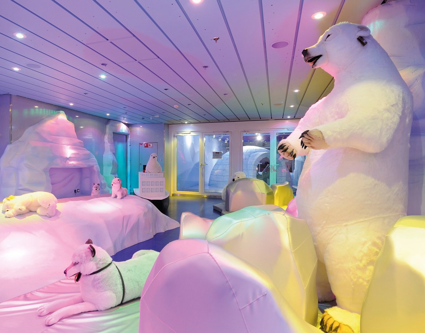 MSC Fantasia Entertainment Polo Nord 07